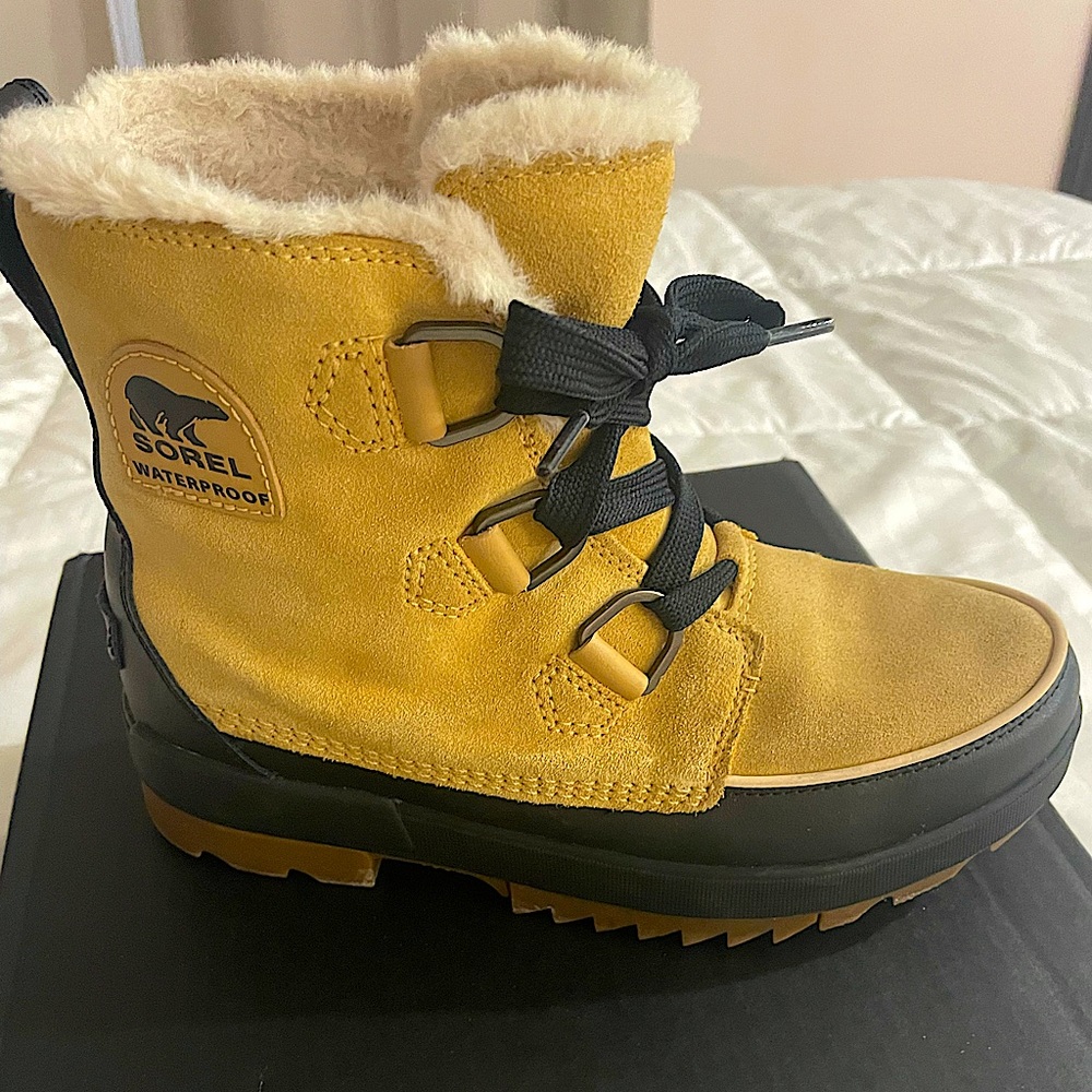 Sorel TiVoli boots. excellent condition.too big for me-new from sorel site